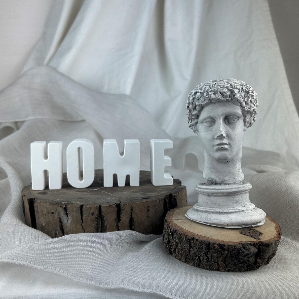 Gri Eskitme Hermes 13 cm Büst ve " H O M E " Yazısı Beton Dekoratif Obje