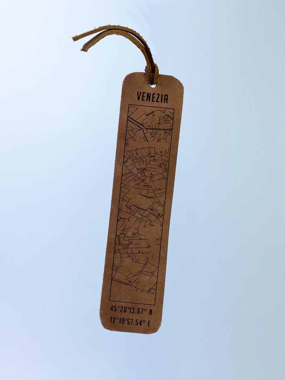%100 Bitkisel Tabalanmış Gerçek Deri Üzerine Lazer Baskı ile Venezia Şehir Haritası Tasarımı İşlenmiş Kitap Ayracı