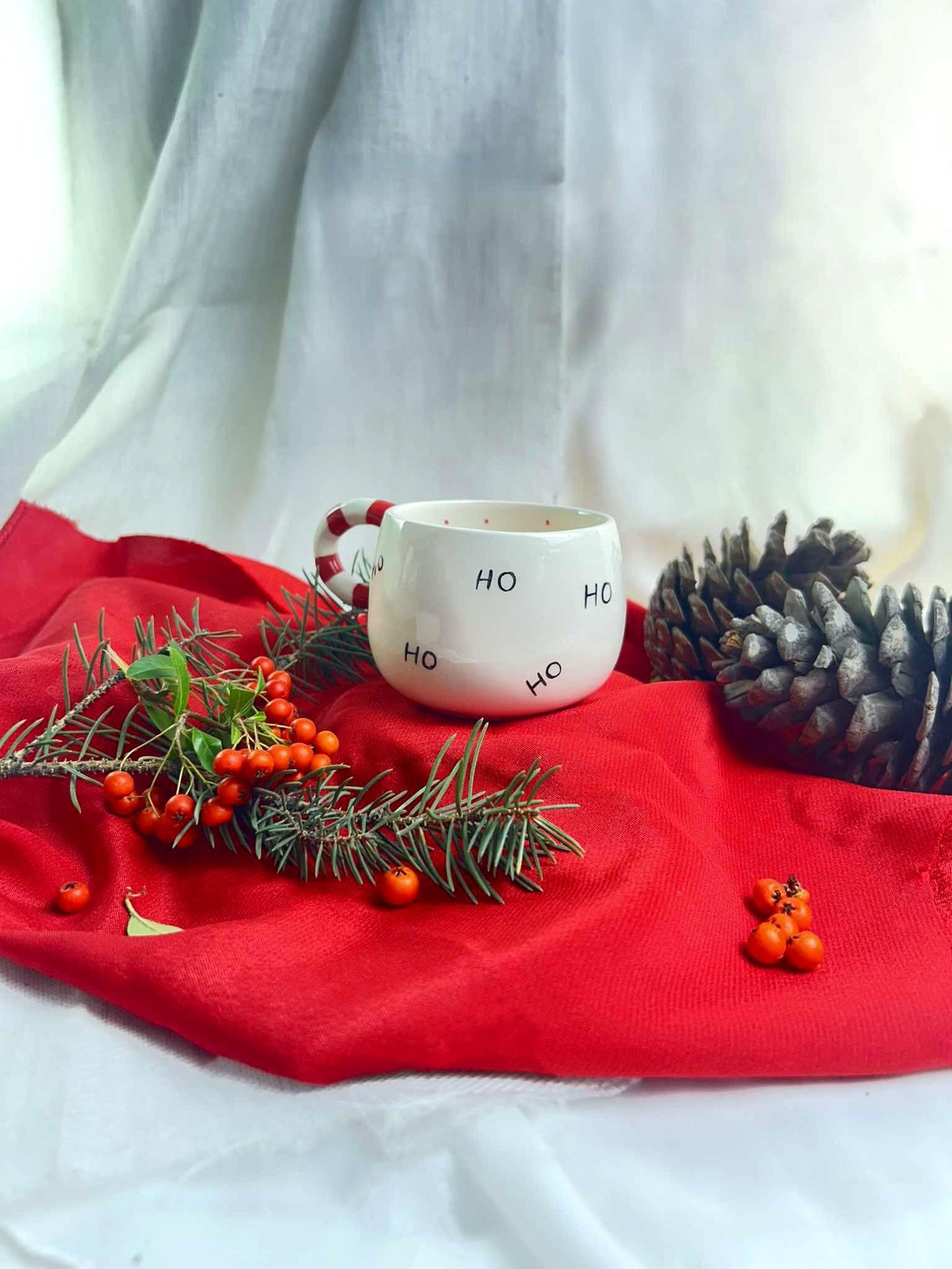 Yeni Yıl Temalı Noel Baba Tasarım El Yapımı Kulplu Gıdaya Uygun Sırlanmış Fırınlanmış Seramik Kupa Bardak