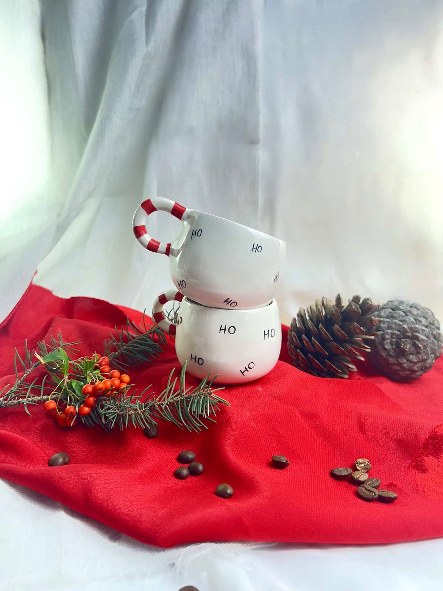Yeni Yıl Temalı Noel Baba Tasarım El Yapımı Kulplu Gıdaya Uygun Sırlanmış Fırınlanmış Seramik Kupa Bardak
