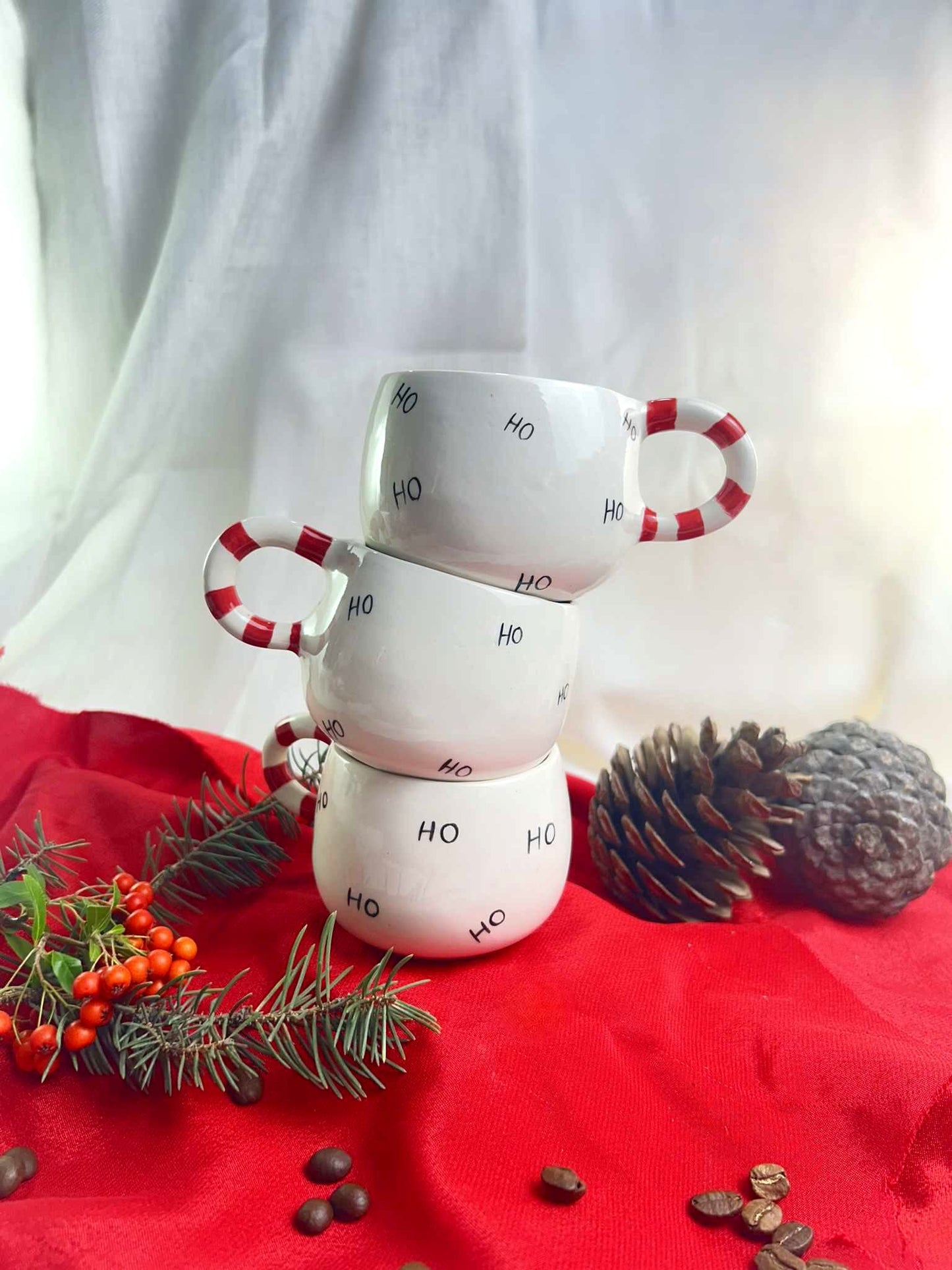 Yeni Yıl Temalı Noel Baba Tasarım El Yapımı Kulplu Gıdaya Uygun Sırlanmış Fırınlanmış Seramik Kupa Bardak