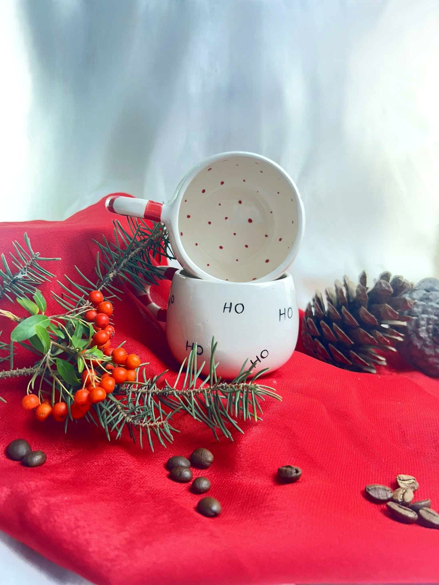 Yeni Yıl Temalı Noel Baba Tasarım El Yapımı Kulplu Gıdaya Uygun Sırlanmış Fırınlanmış Seramik Kupa Bardak