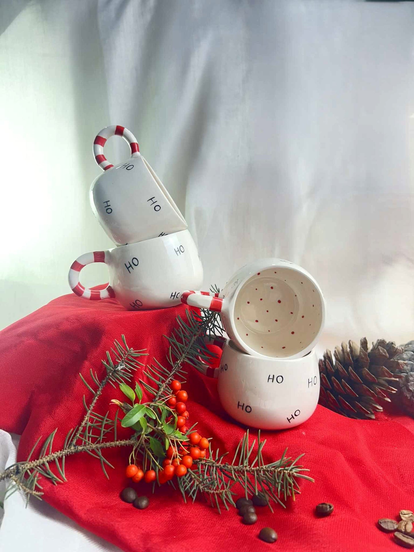 Yeni Yıl Temalı Noel Baba Tasarım El Yapımı Kulplu Gıdaya Uygun Sırlanmış Fırınlanmış Seramik Kupa Bardak