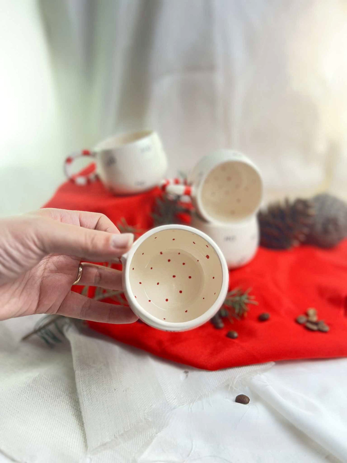 Yeni Yıl Temalı Noel Baba Tasarım El Yapımı Kulplu Gıdaya Uygun Sırlanmış Fırınlanmış Seramik Kupa Bardak
