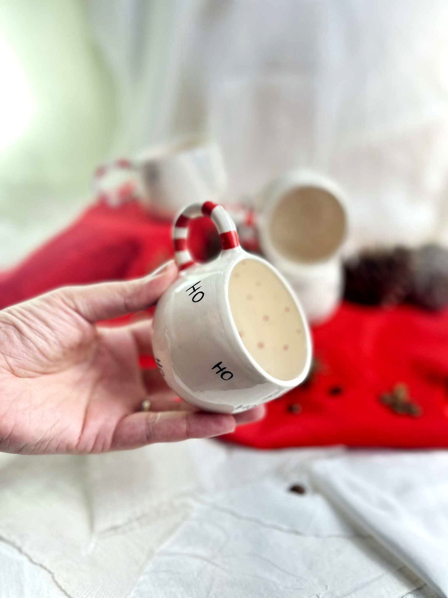 Yeni Yıl Temalı Noel Baba Tasarım El Yapımı Kulplu Gıdaya Uygun Sırlanmış Fırınlanmış Seramik Kupa Bardak
